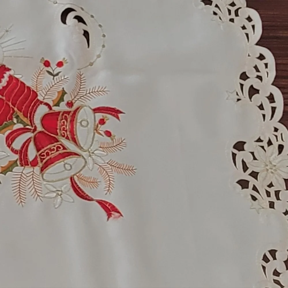 BEAUTIFUL BRAND NEW INBROIDERY TABLECLOTHS 38X56 INCHES